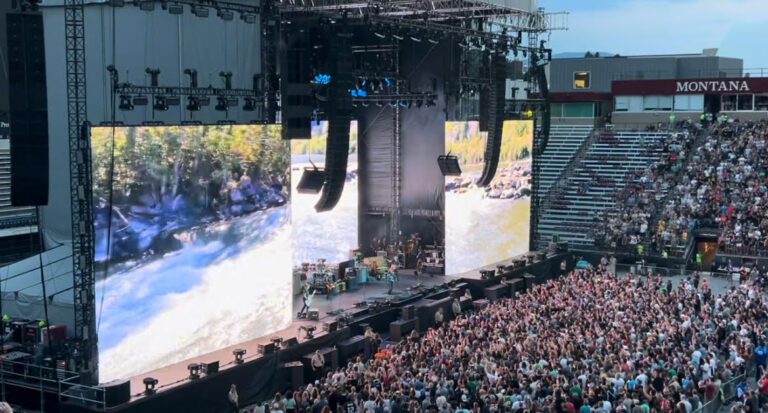 large screens on each side of the large stage
