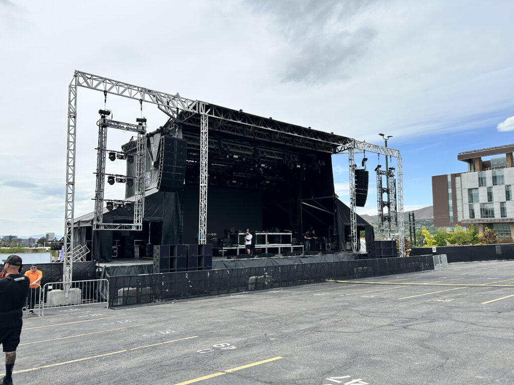 assembling the stage