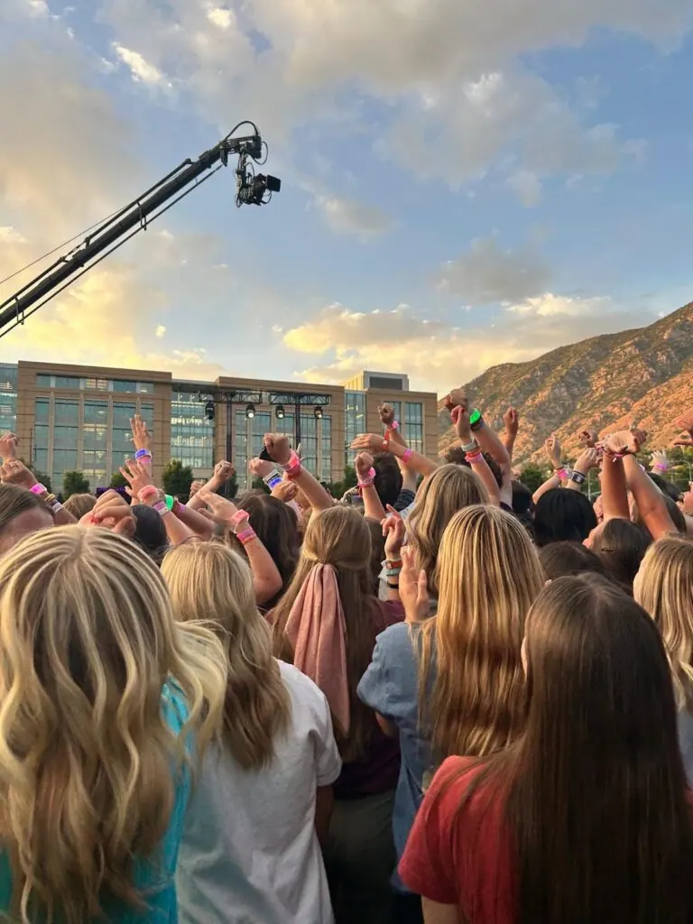 concert crowd